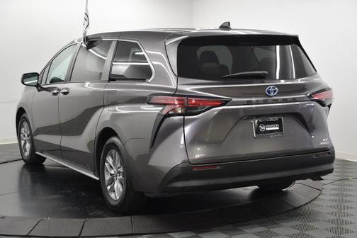 2022 Toyota Sienna XLE 7 Passenger