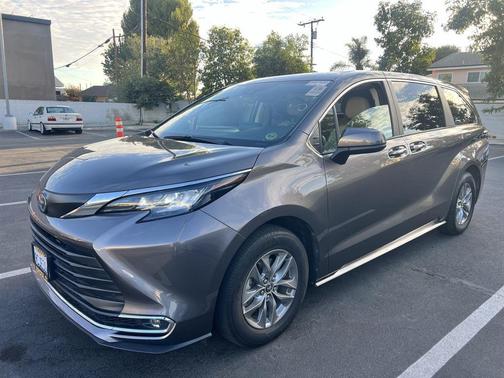 2022 Toyota Sienna XLE 7 Passenger