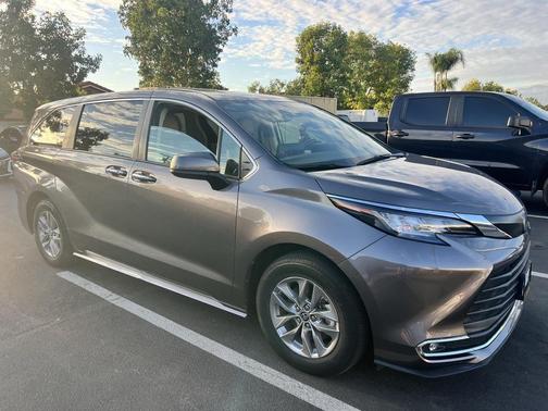 2022 Toyota Sienna XLE 7 Passenger