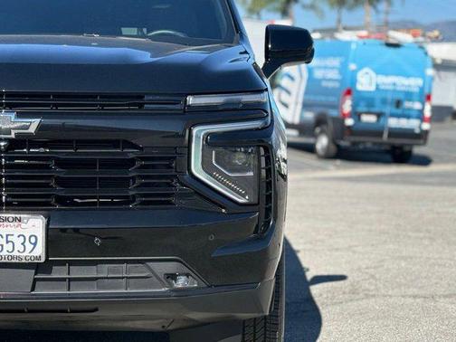 2025 Chevrolet Suburban RST