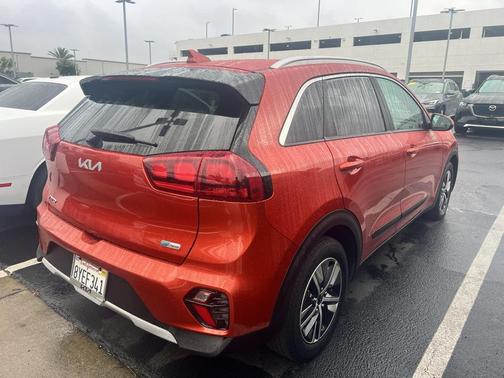 2022 Kia Niro LXS