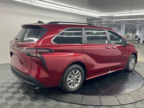 Ruby Flare Pearl 2026 Toyota Sienna XLE