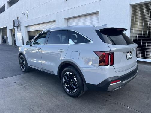 2025 Kia Sorento S