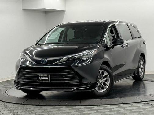 2024 Toyota Sienna LE
