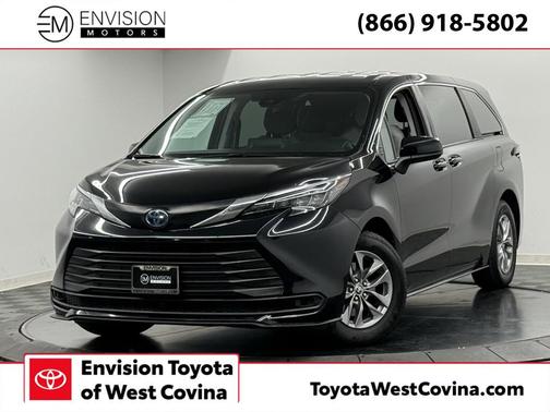 2024 Toyota Sienna LE