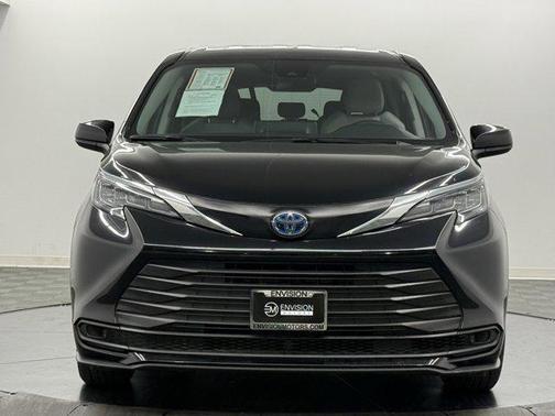 2024 Toyota Sienna LE