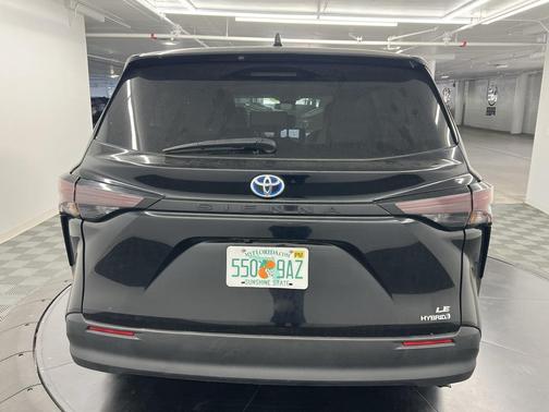 2024 Toyota Sienna LE
