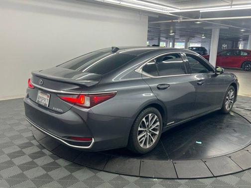 Cloudburst Gray 2022 Lexus ES 300h Base
