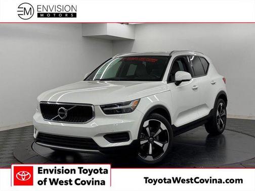 Ice White 2020 Volvo XC40 T5 Momentum