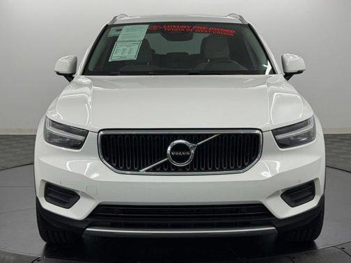 Ice White 2020 Volvo XC40 T5 Momentum