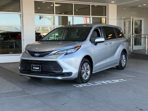 2024 Toyota Sienna LE