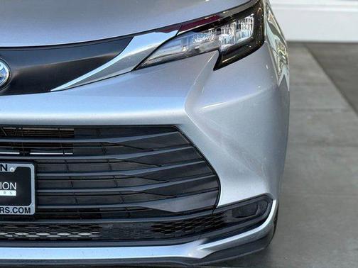 2024 Toyota Sienna LE