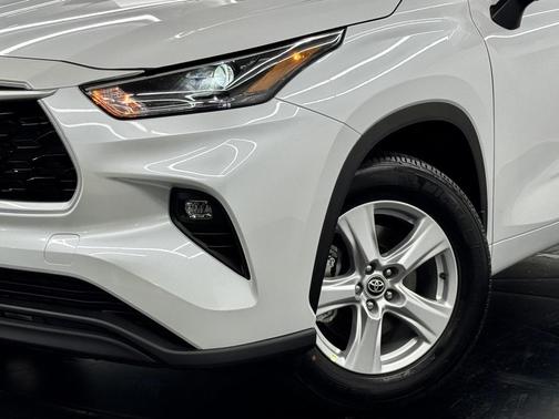 2025 Toyota Highlander LE