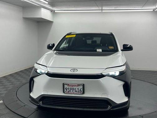 Wind Chill Pearl 2025 Toyota bZ4X XLE