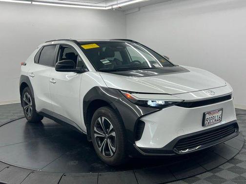 Wind Chill Pearl 2025 Toyota bZ4X XLE