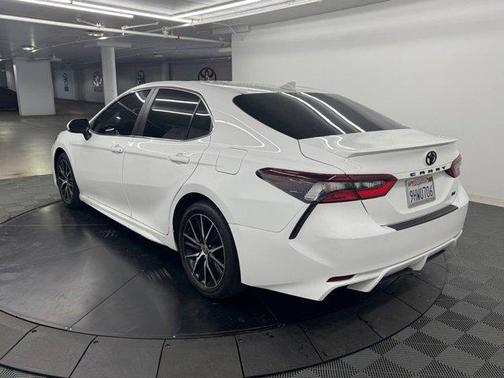 Ice 2024 Toyota Camry SE
