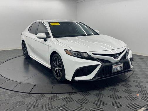 Ice 2024 Toyota Camry SE