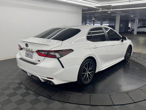 Ice 2024 Toyota Camry SE