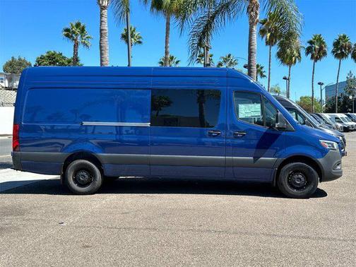 2024 Mercedes-Benz Sprinter 2500 Cargo 170 WB