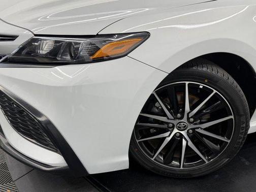Ice Edge 2024 Toyota Camry SE