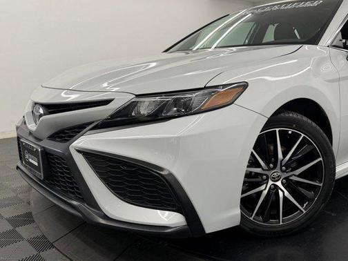 Ice Edge 2024 Toyota Camry SE