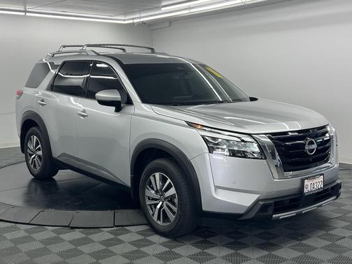 2024 Nissan Pathfinder SL FWD