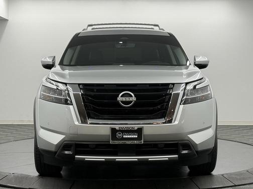 2024 Nissan Pathfinder SL FWD