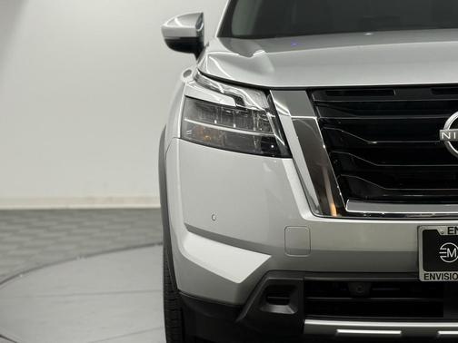 2024 Nissan Pathfinder SL FWD