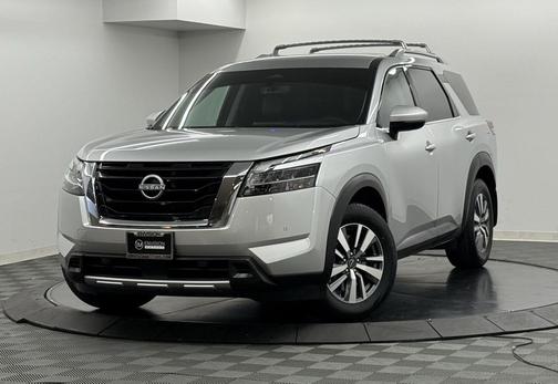 2024 Nissan Pathfinder SL FWD