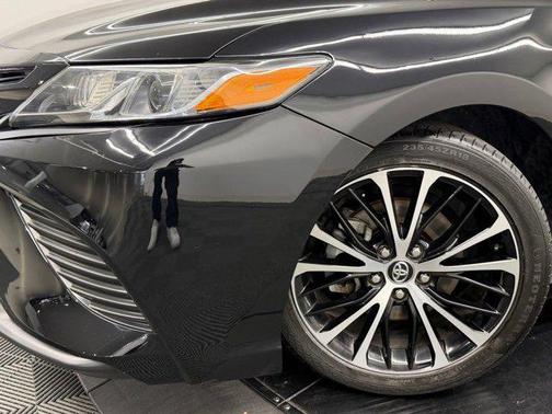 Midnight Black Metallic 2020 Toyota Camry SE