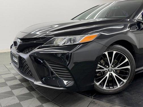 Midnight Black Metallic 2020 Toyota Camry SE