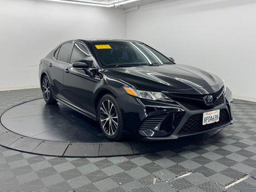 Midnight Black Metallic 2020 Toyota Camry SE