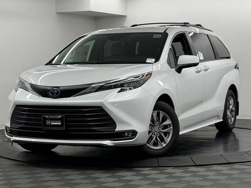 2025 Toyota Sienna XLE
