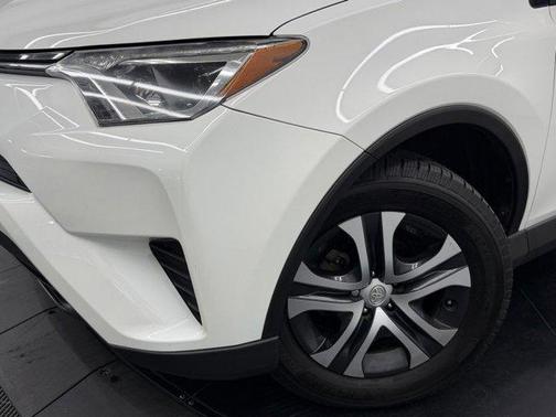 Super White 2018 Toyota RAV4 LE