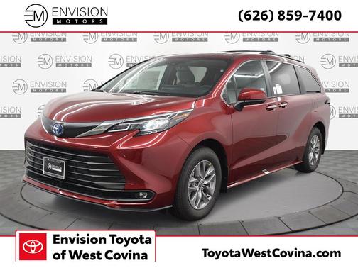 2025 Toyota Sienna XLE 8 Passenger