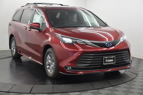 2025 Toyota Sienna XLE 8 Passenger