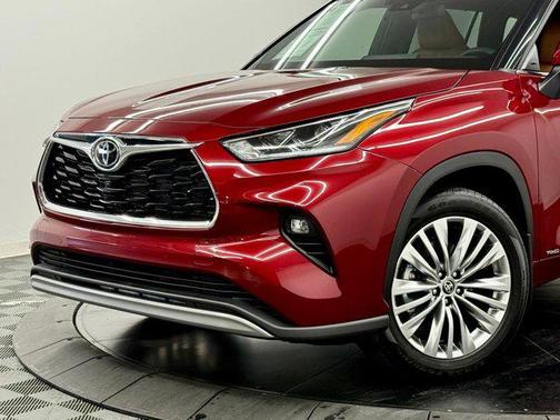 Ruby Flare Pearl 2026 Toyota Highlander Hybrid Platinum
