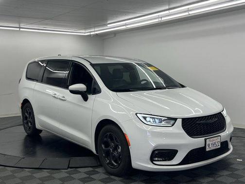 2023 Chrysler Pacifica Hybrid Touring L