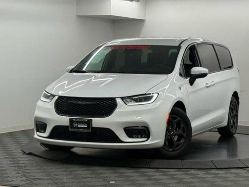 2023 Chrysler Pacifica Hybrid Touring L