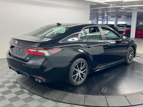 Midnight Black Metallic 2022 Toyota Camry SE