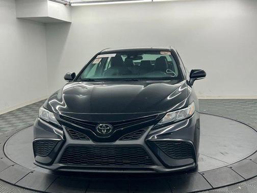 Midnight Black Metallic 2022 Toyota Camry SE