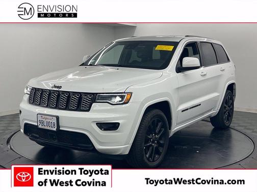 Bright White Clearcoat 2022 Jeep Grand Cherokee Laredo