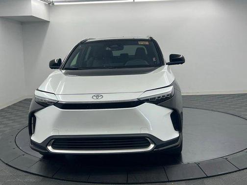 Wind Chill Pearl w/Black Roof 2023 Toyota bZ4X Limited