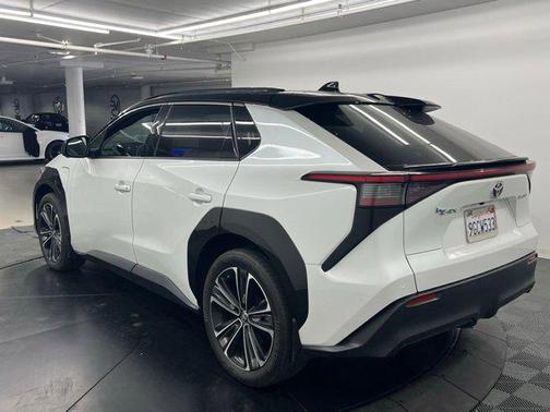 Wind Chill Pearl w/Black Roof 2023 Toyota bZ4X Limited
