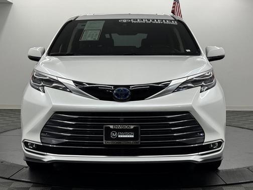 2024 Toyota Sienna Platinum