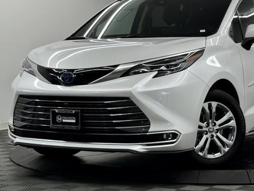 2024 Toyota Sienna Platinum