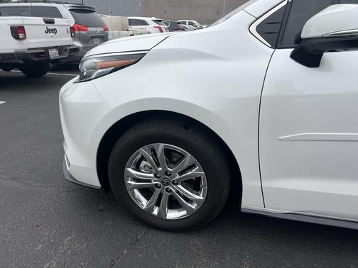 2024 Toyota Sienna Platinum 7 Passenger
