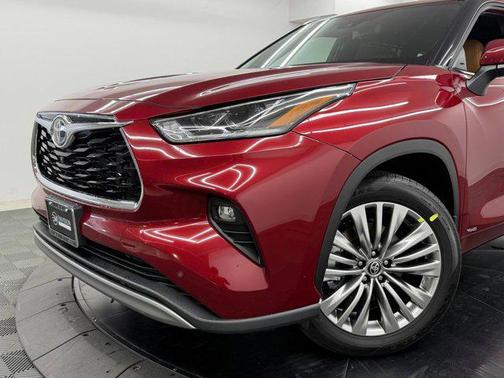 Ruby Flare Pearl 2026 Toyota Highlander Hybrid Platinum