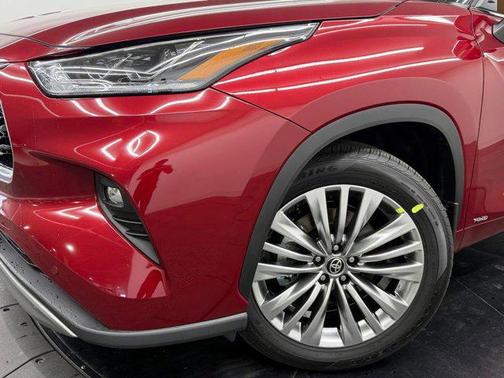 Ruby Flare Pearl 2026 Toyota Highlander Hybrid Platinum
