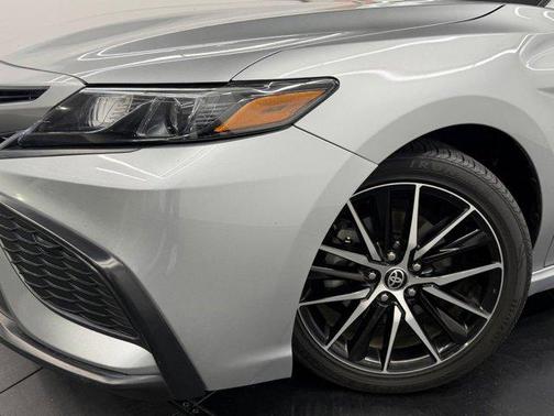 Celestial Silver Metallic 2022 Toyota Camry SE